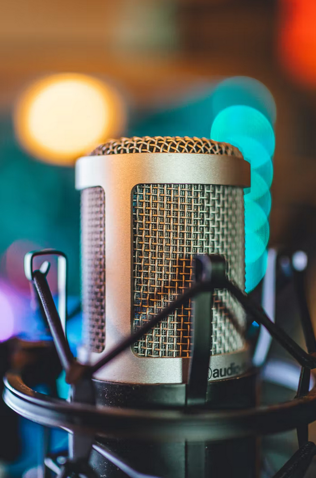 The 8 Best UX Podcasts To Keep Learning With